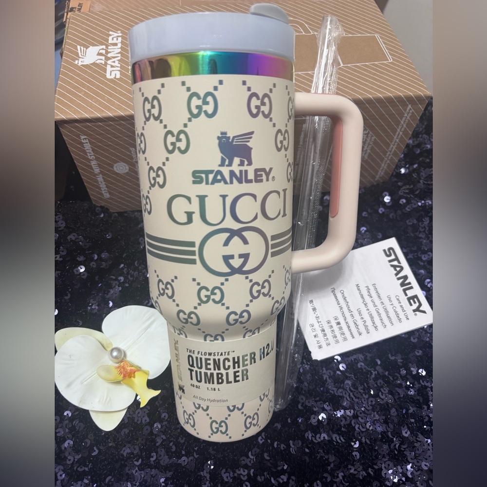 🎁Stanley Quencher H2.0 Tumbler with Cream and iridescent gg logo Design🎁